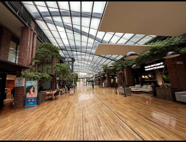 146M² BUSINESS TO LET IN GARDENS